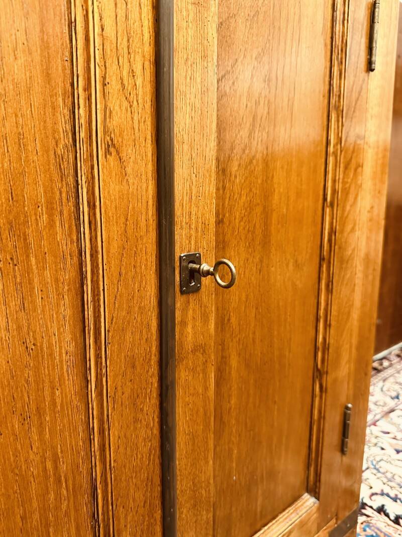 Classic English Eichholtz Bookcase