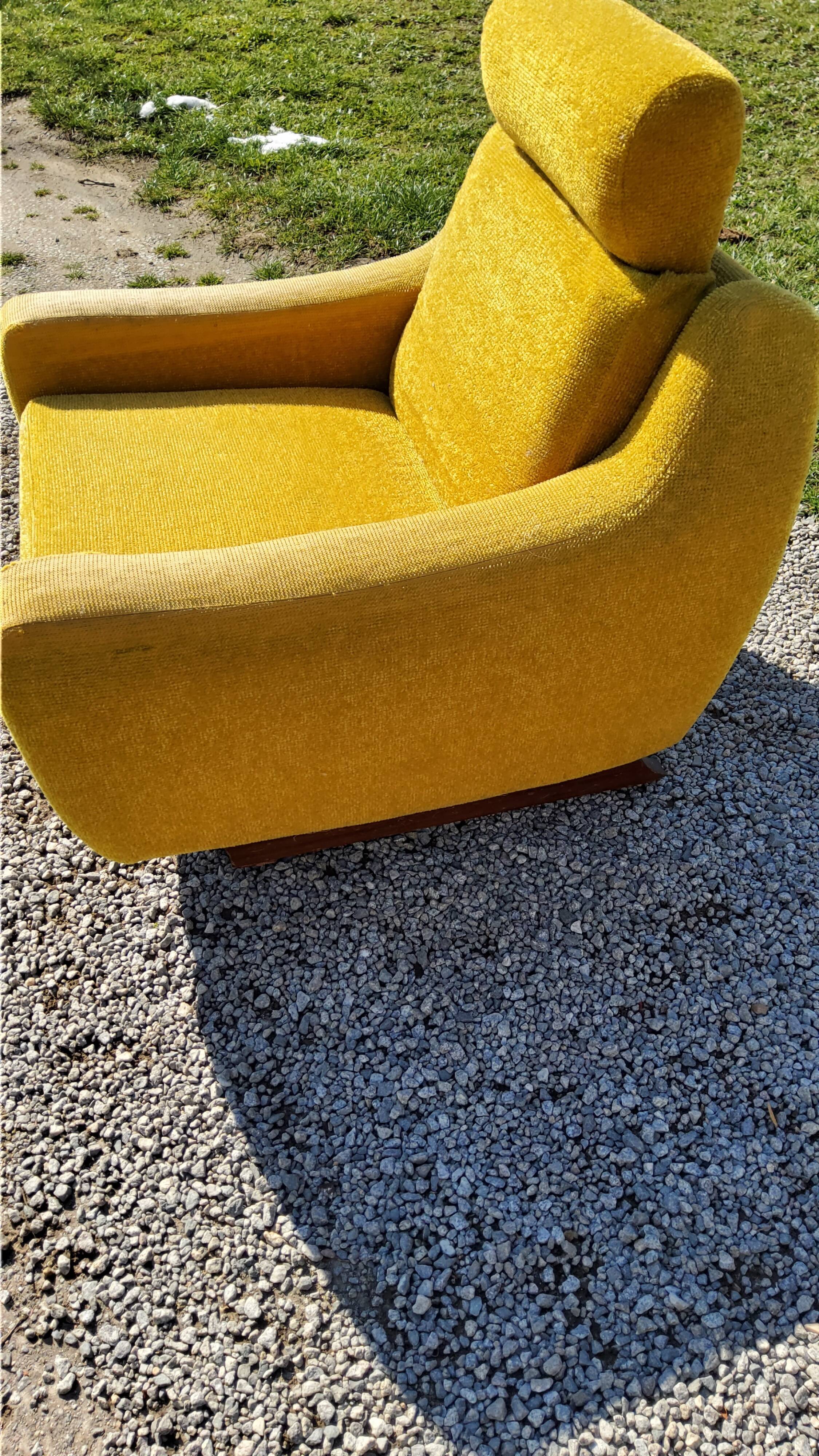 Armchair of the 70s velvet base sleigh in solid mahogany