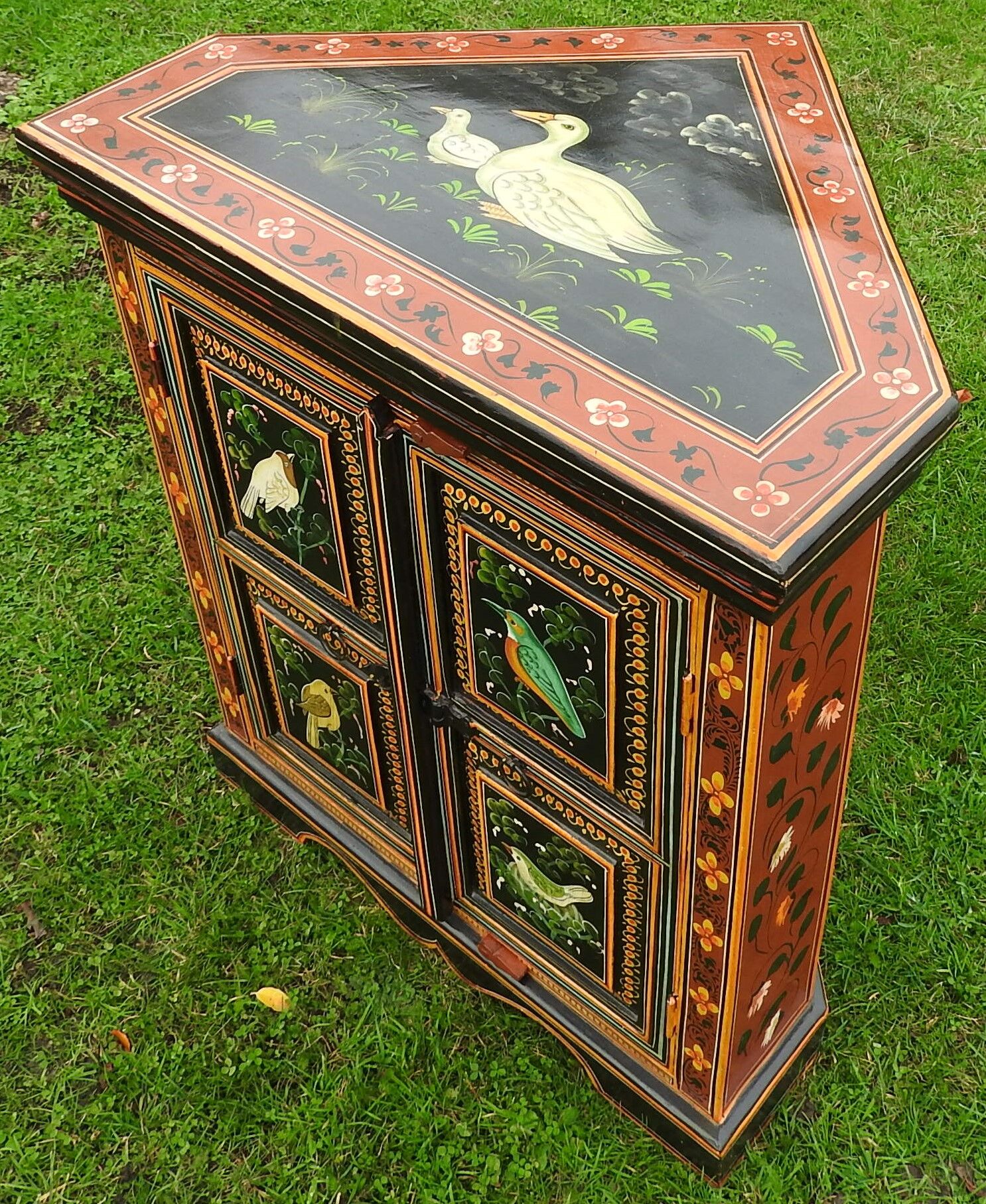 Chinese birds laqué corner furniture