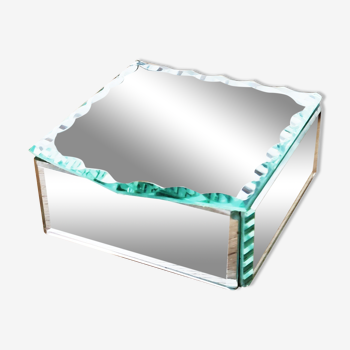 Mirror box