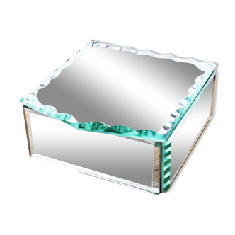 Mirror box