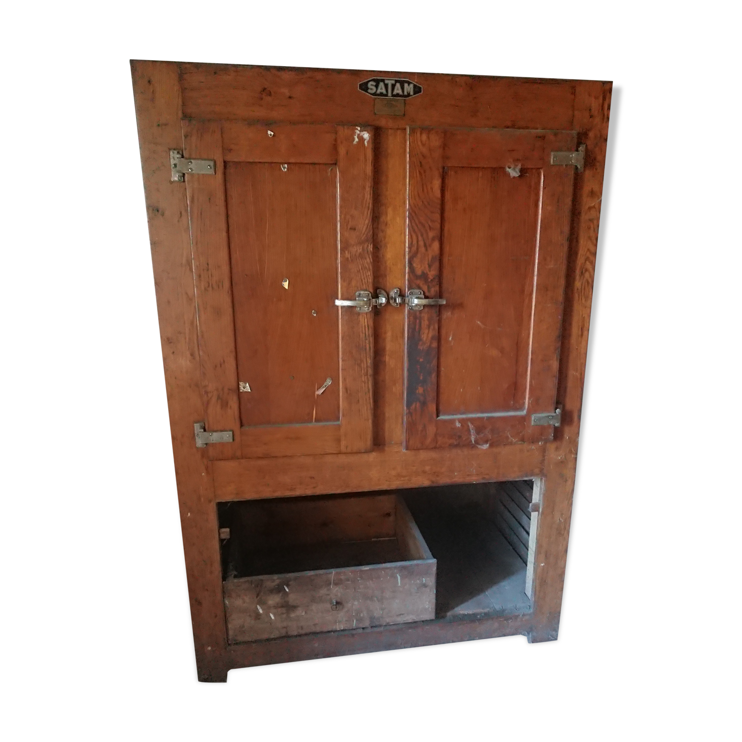 Butcher's refrigerator and ice cream parlor