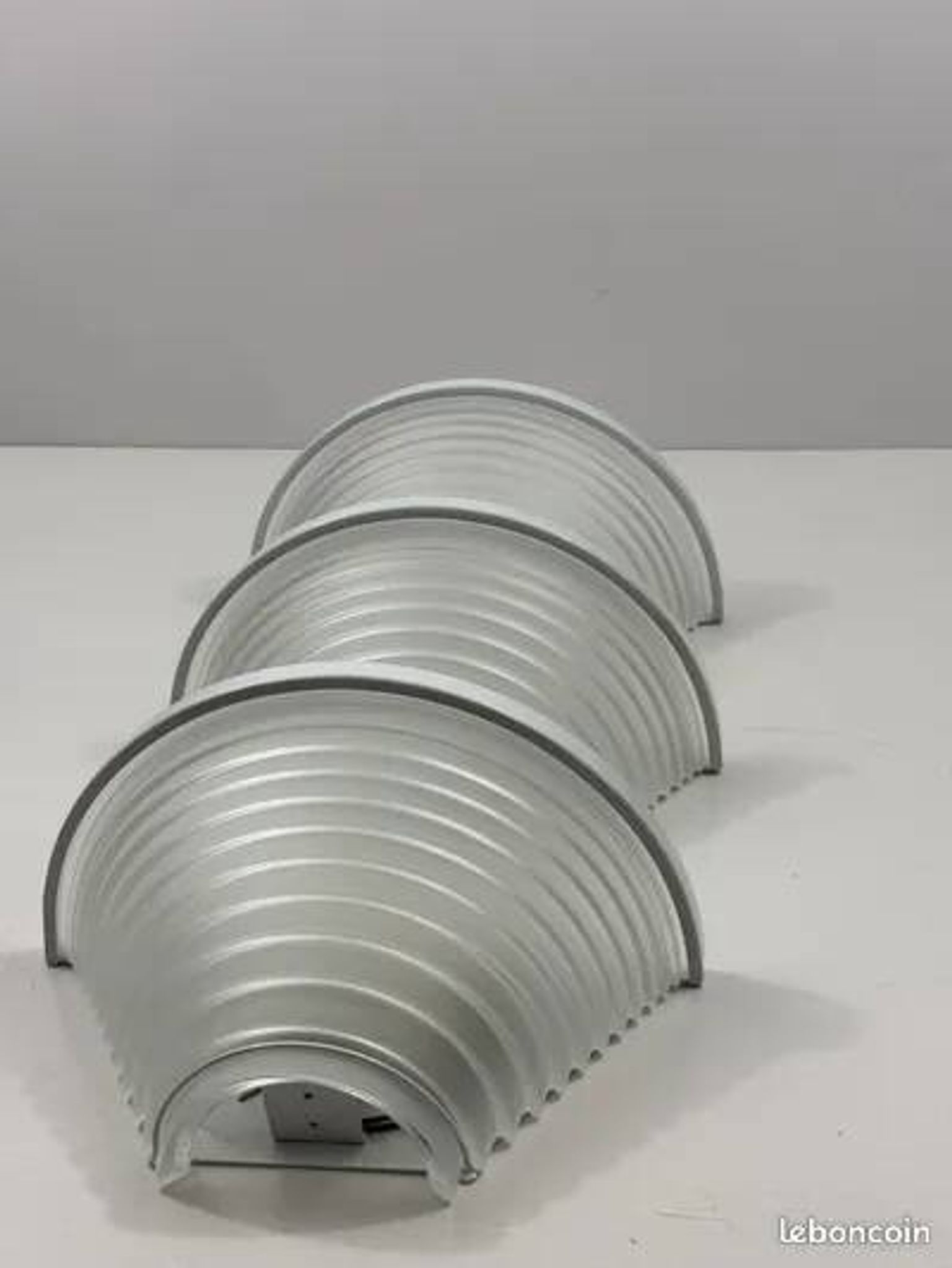 Set of 3 Egisto 28 Wall Lights by Angelo Mangiarotti for Artemide 1985 Satin White Glass Lacquered Metal Post-Modern Design Collector's Item