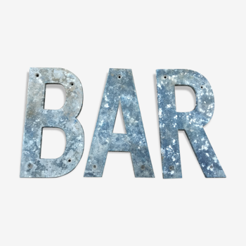 Bar en lettres métalliques vintage