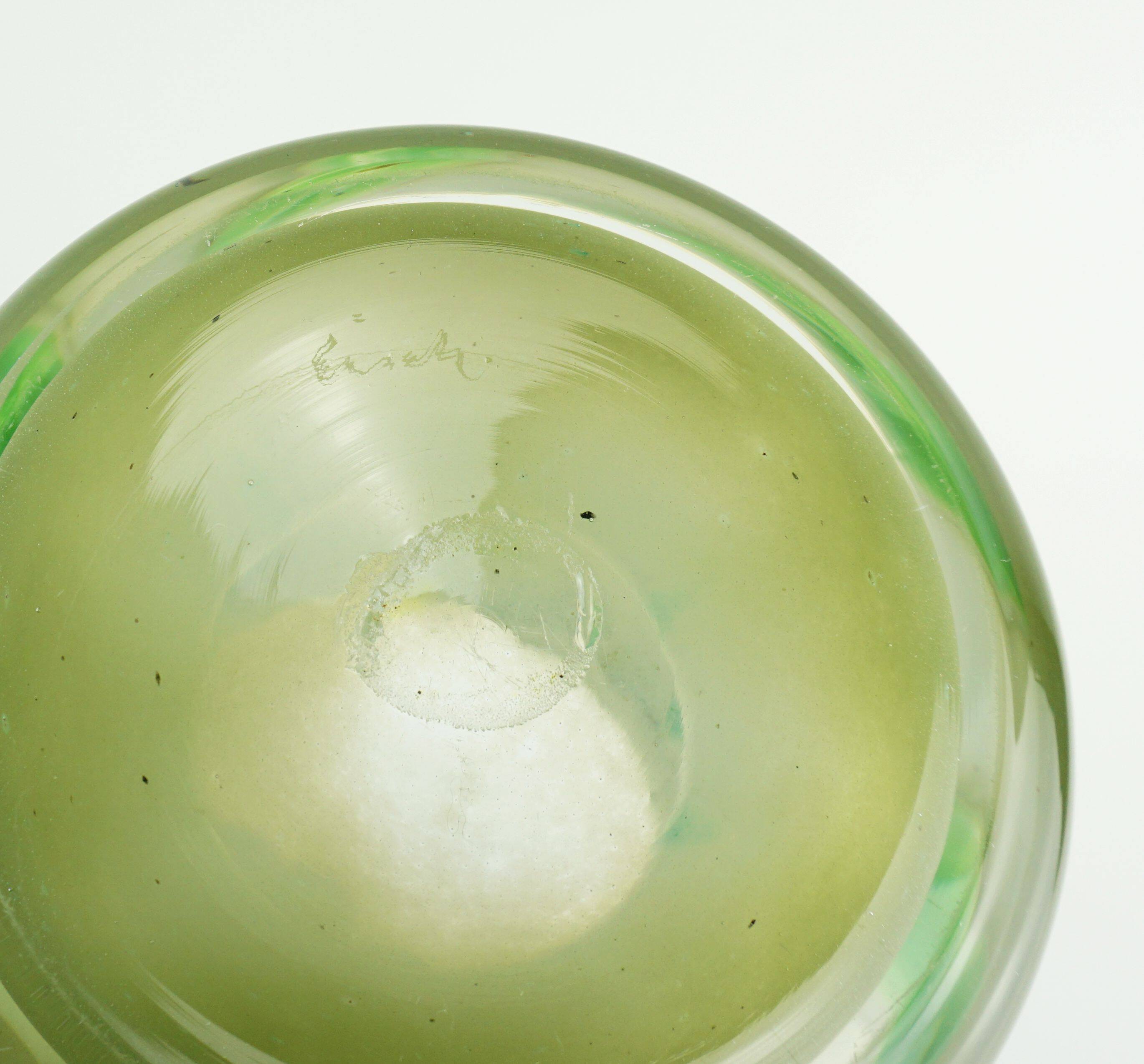 vase en verre vintage par Erwin Eisch, différentes nuances de vert et verre clair