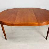 Extendable round table