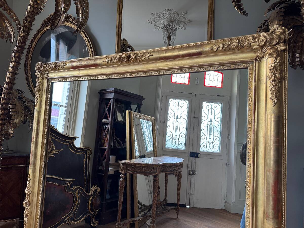 Restoration period mirror in gilded wood from the Napoleonic III era, 165 cm x 130 cm.