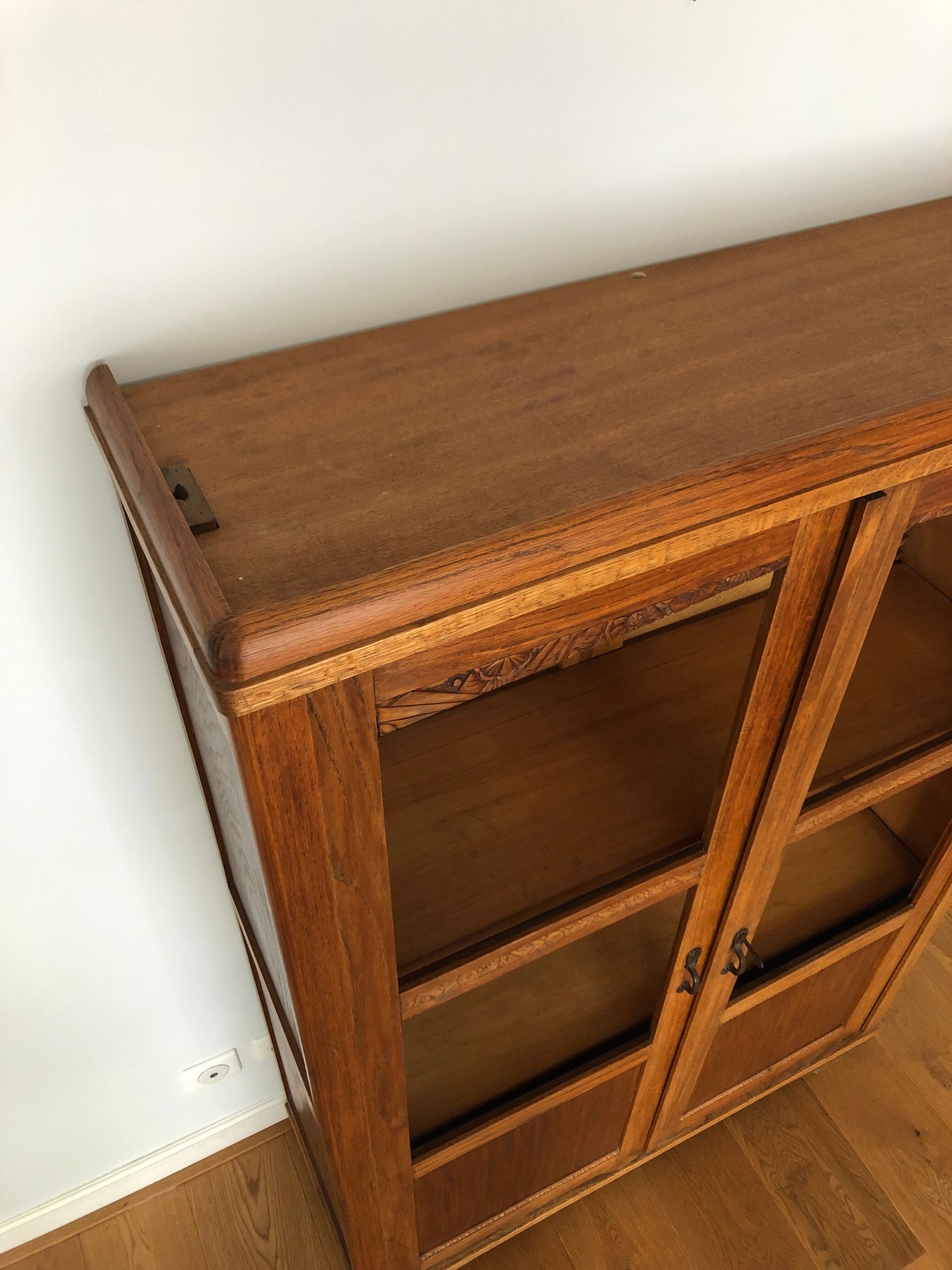 Glass cabinet
