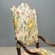 Fauteuil baroque ancien en noyer et tissu, Italie, XVIIIe siècle
