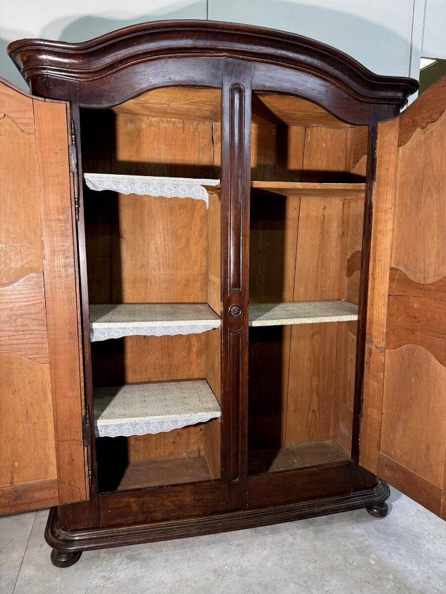 Alsatian wardrobe from the Louis XIII period in solid walnut.