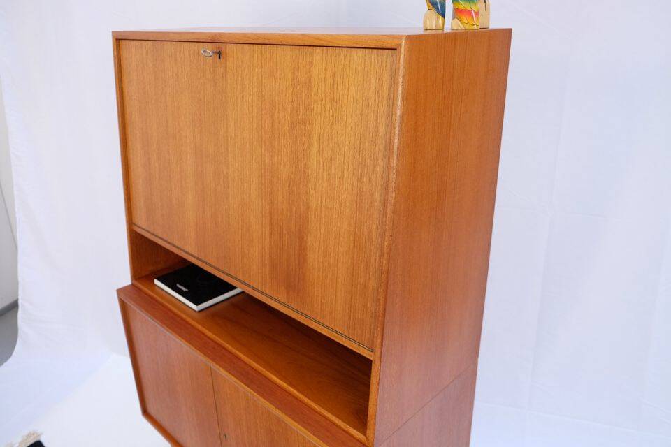 Commode en teck style années 60/70, avec bar, style rétro années 60/70.