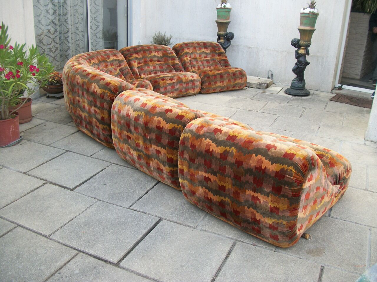 Modular corner sofa