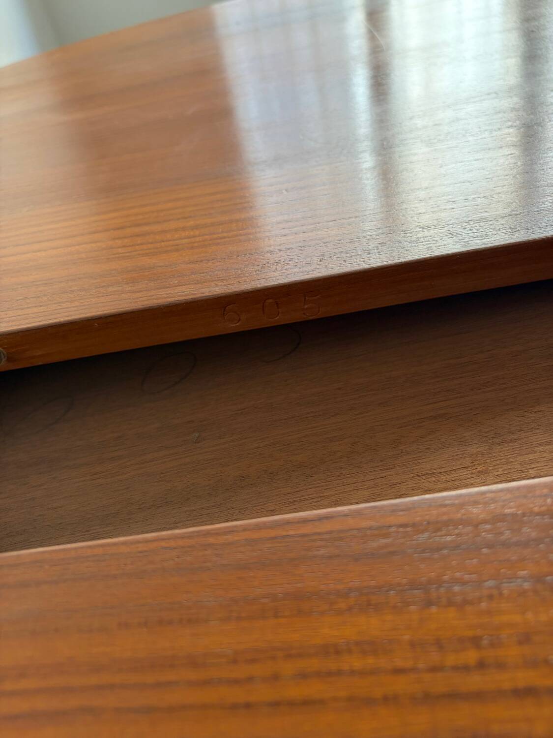 Vintage Scandinavian round table from the 50s and 60s in extendable teak with ra.