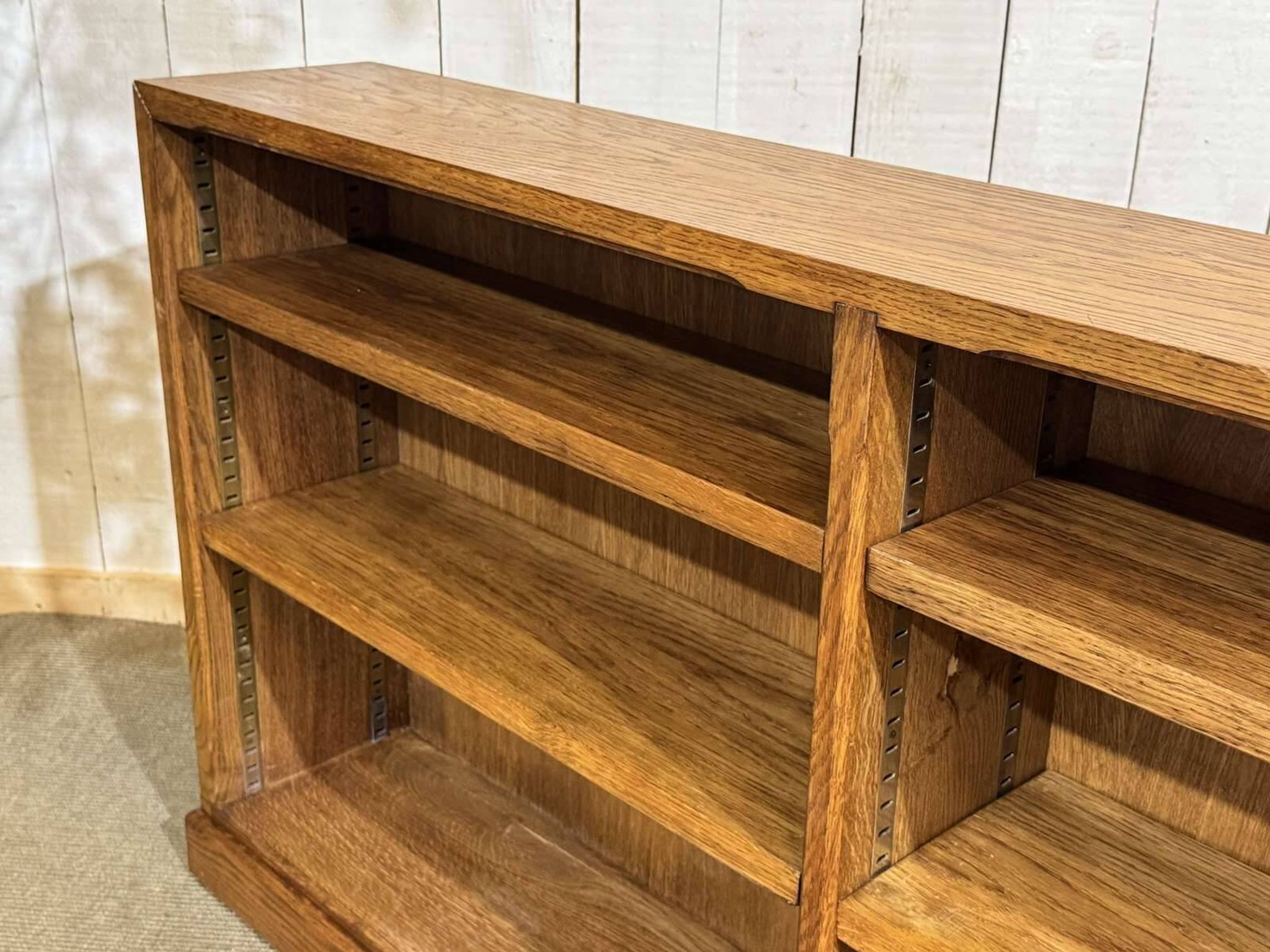 1980s English oak bookshelf unit