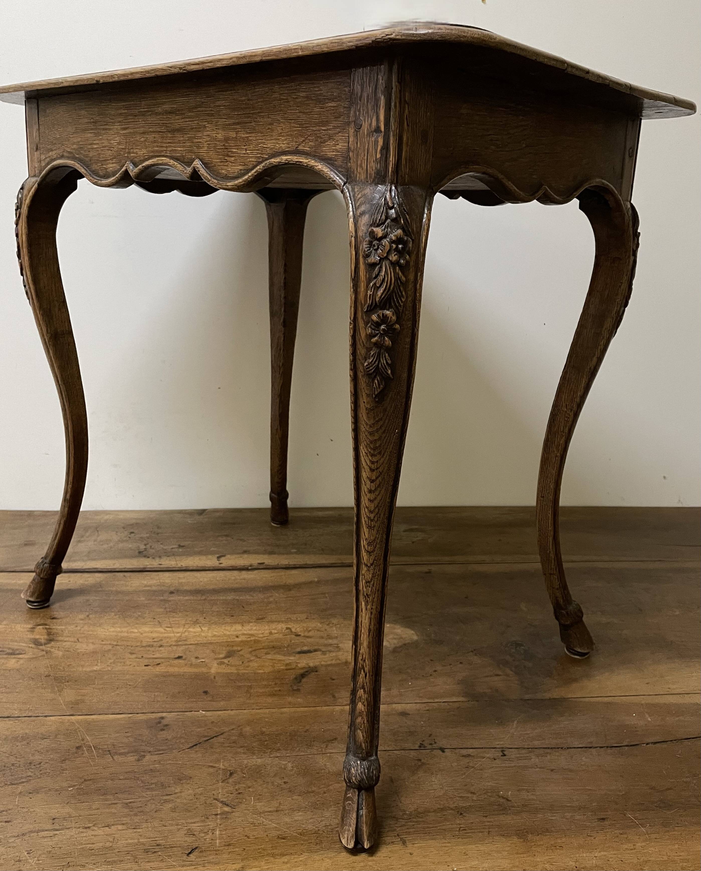 Table d appoint en chêne d époque du XIX ème siècle