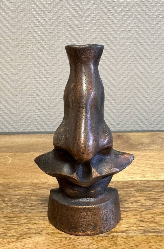 After Salvador Dali: bronze statue "the nose"