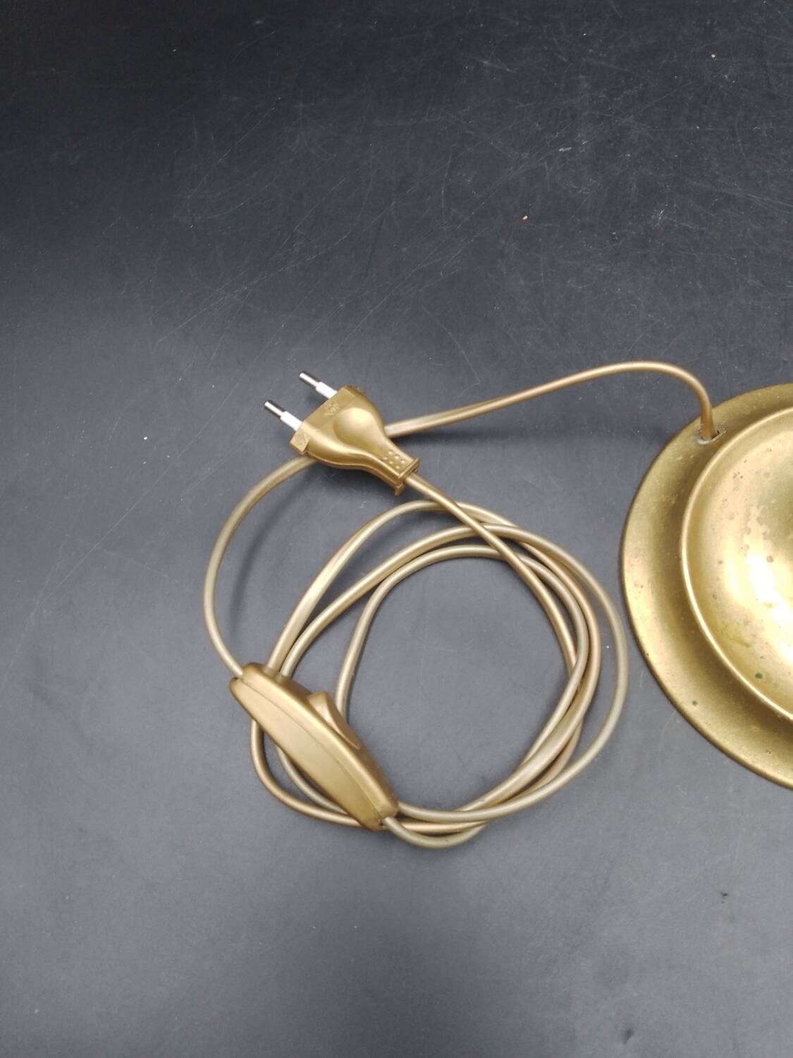 Belle et Grande Twisted table lamp in solid brass circa 1920 Height 40 cm