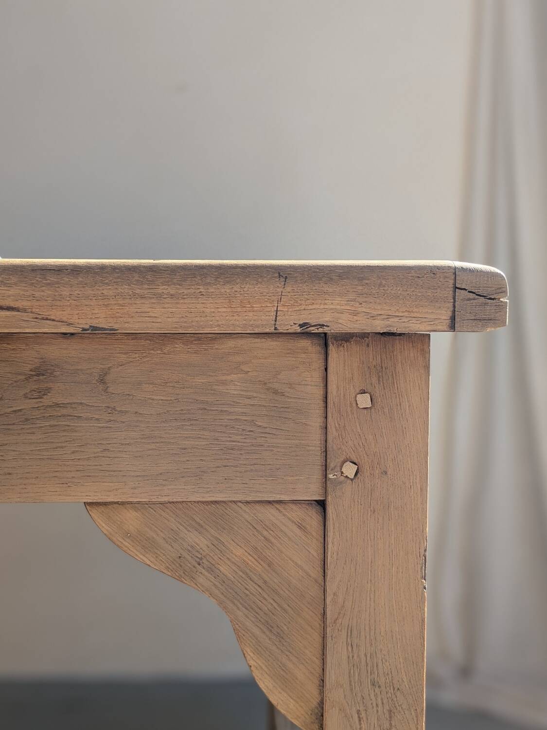 Farmhouse table with drawers for 10 people