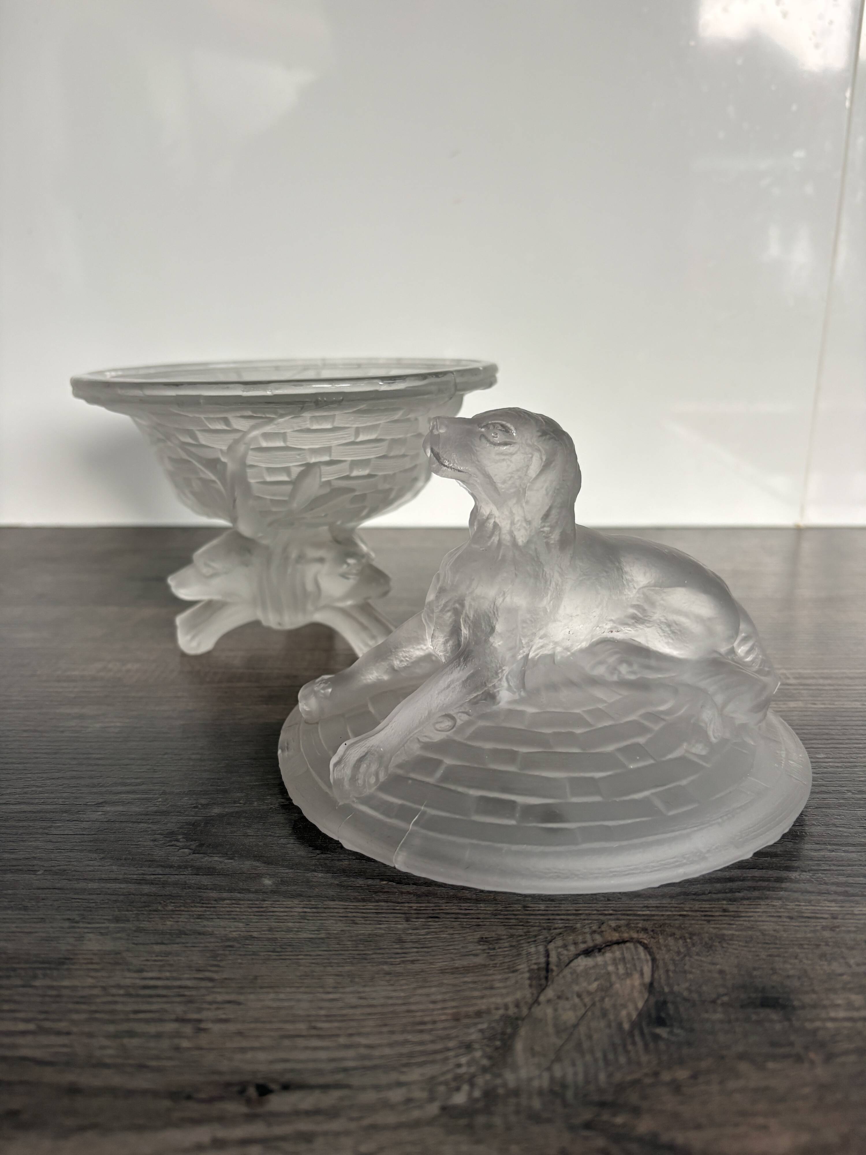 Bonbonnière de collection en verre dépoli