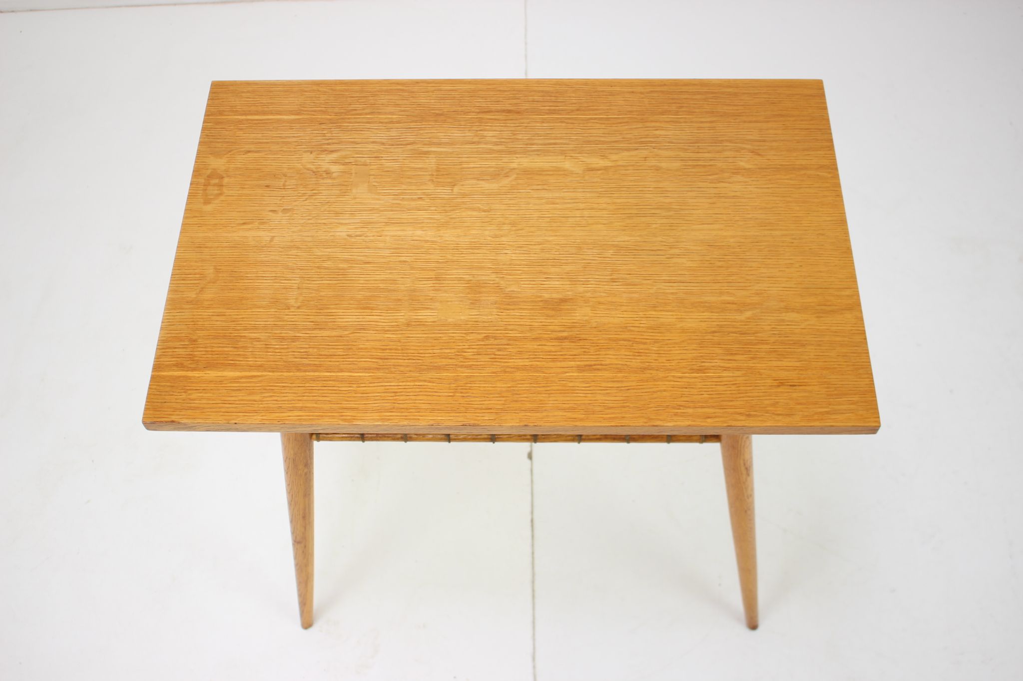 Table en chêne du milieu du siècle, années 1970.