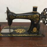 Sewing machine Singer