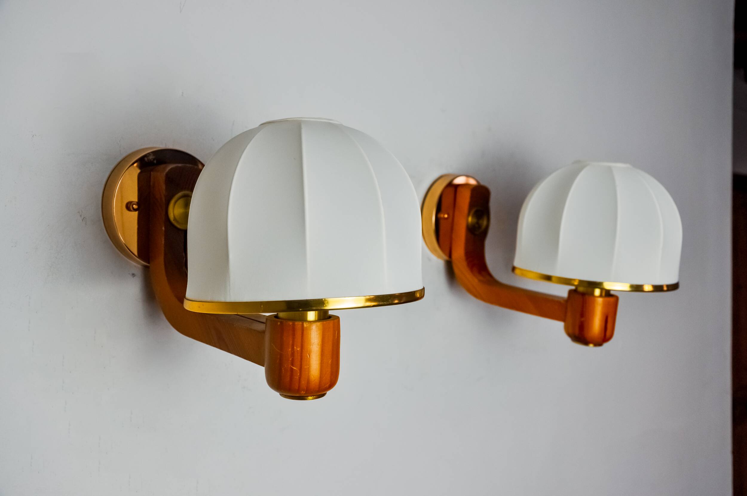 Pair of regency wall lights, pine and stretched canvas, Italy, 1970