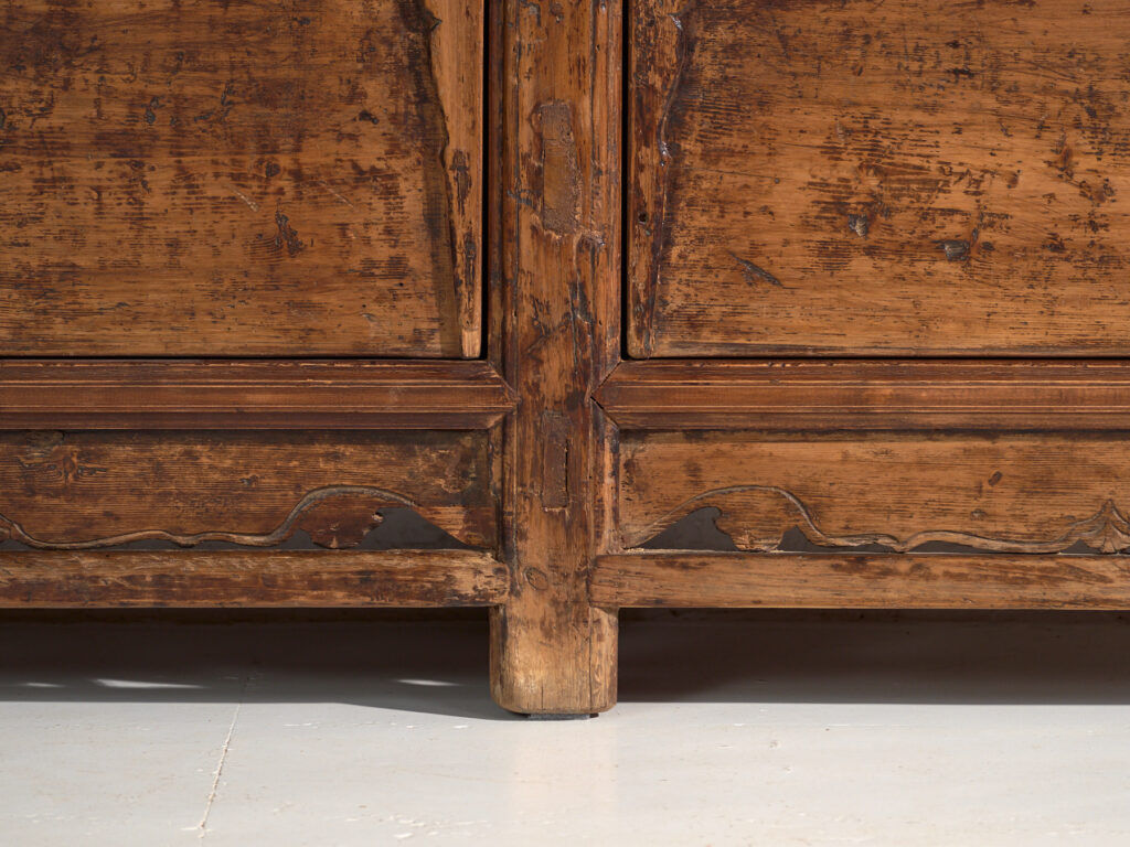Pine buffet with two doors and scalloped panels – China, circa 1950