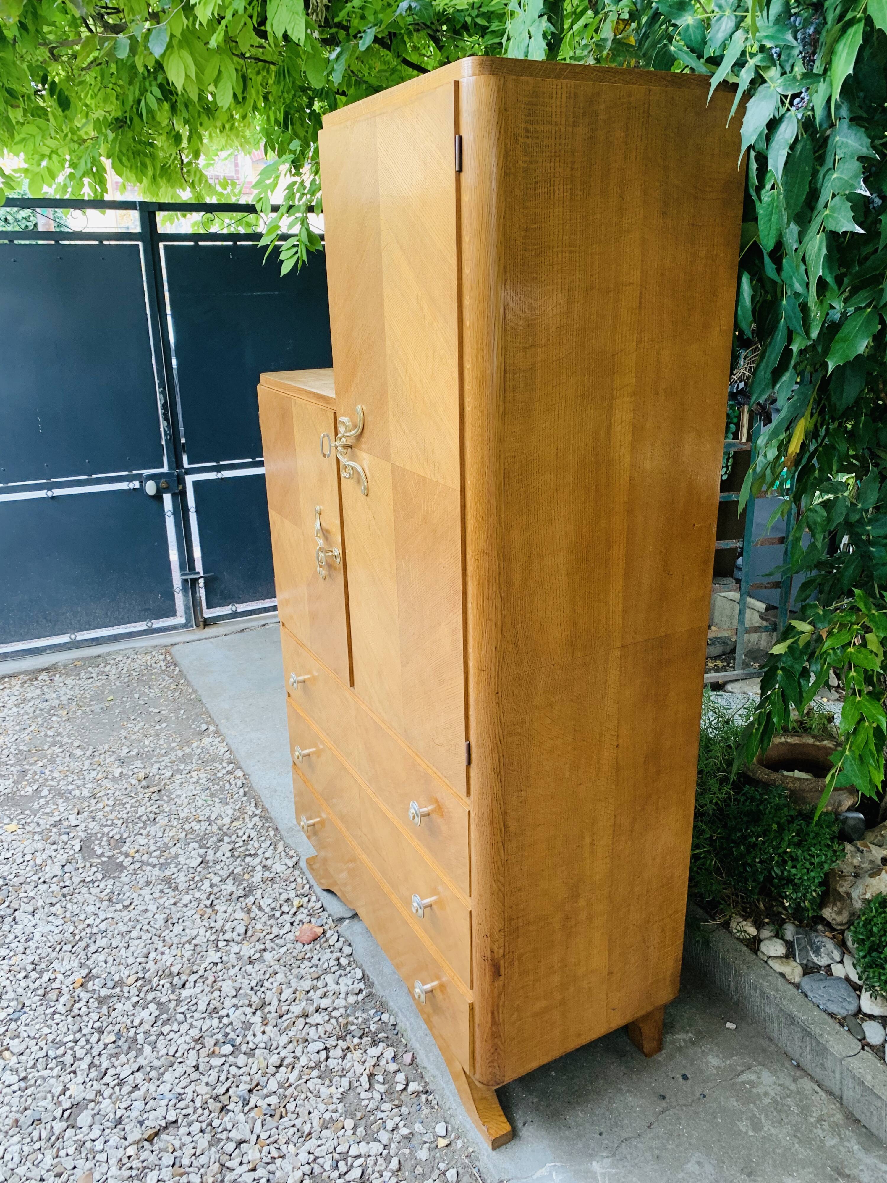 Asymmetrical cabinet 1950