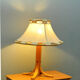 Lampe en bois avec abat-jour