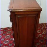Chest of drawers in cherry