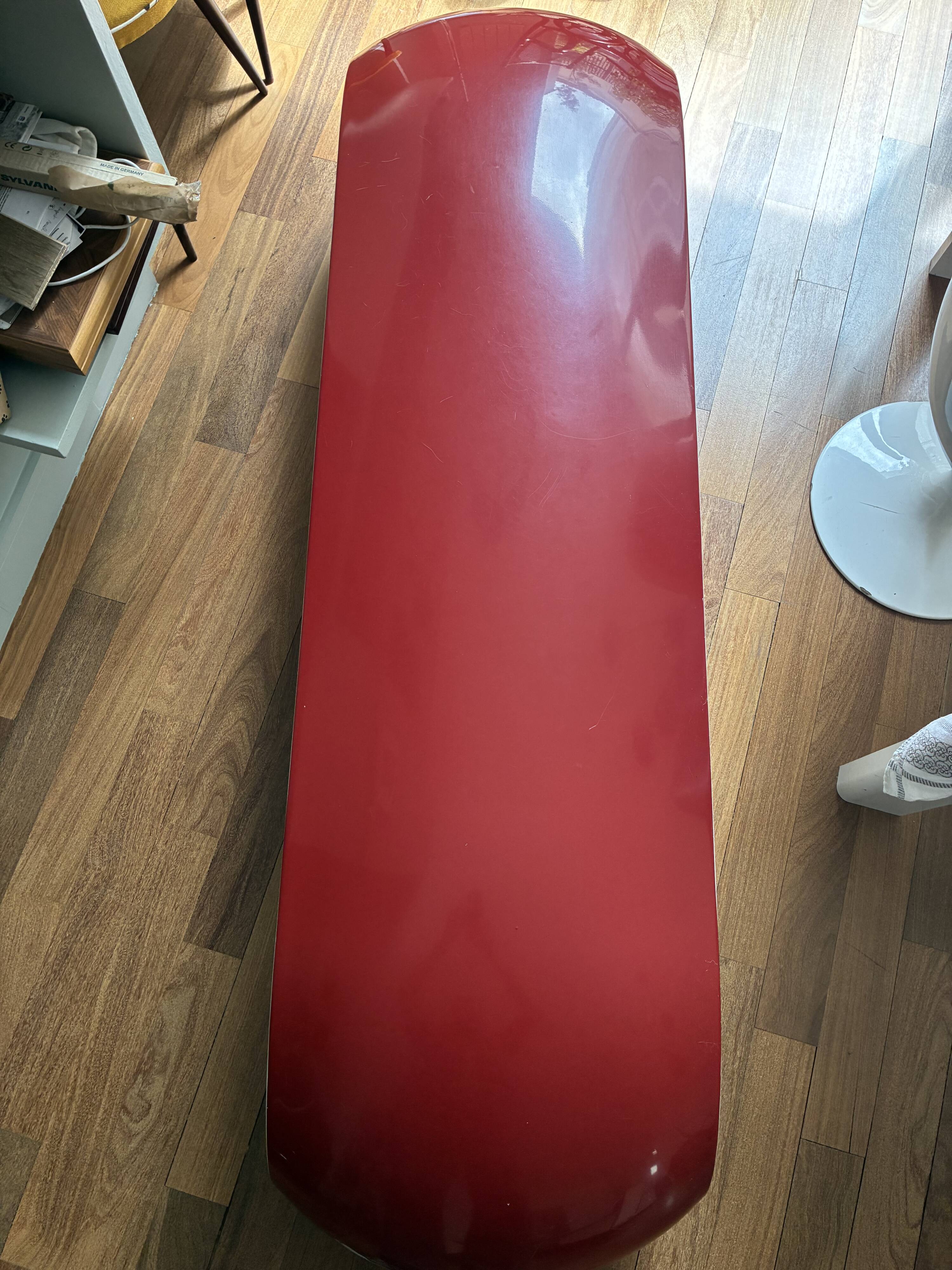 Banc design rouge et blanc Christophe Pillet Serralunga