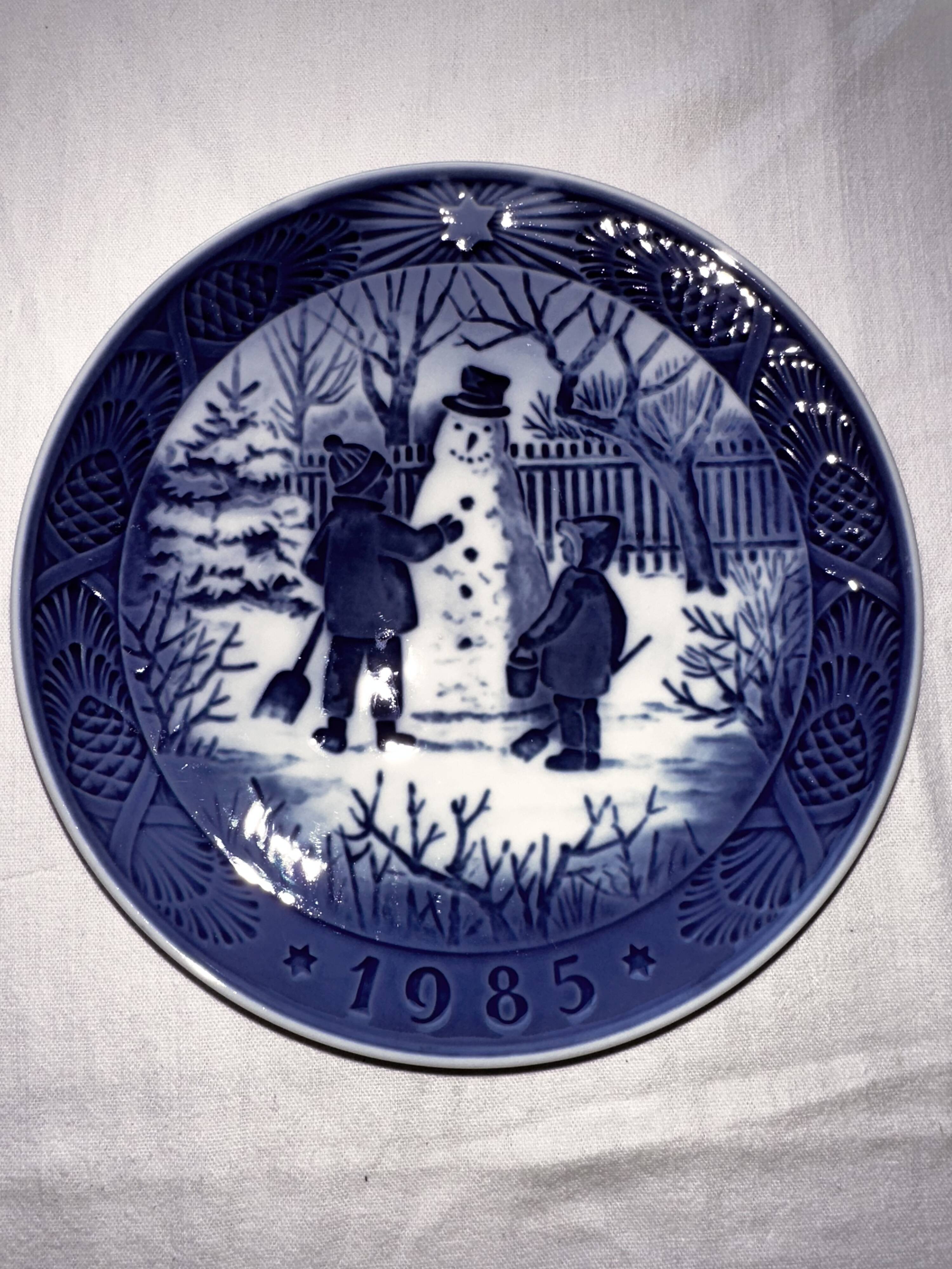 Royal Copenhagen porcelain Christmas plate 1985