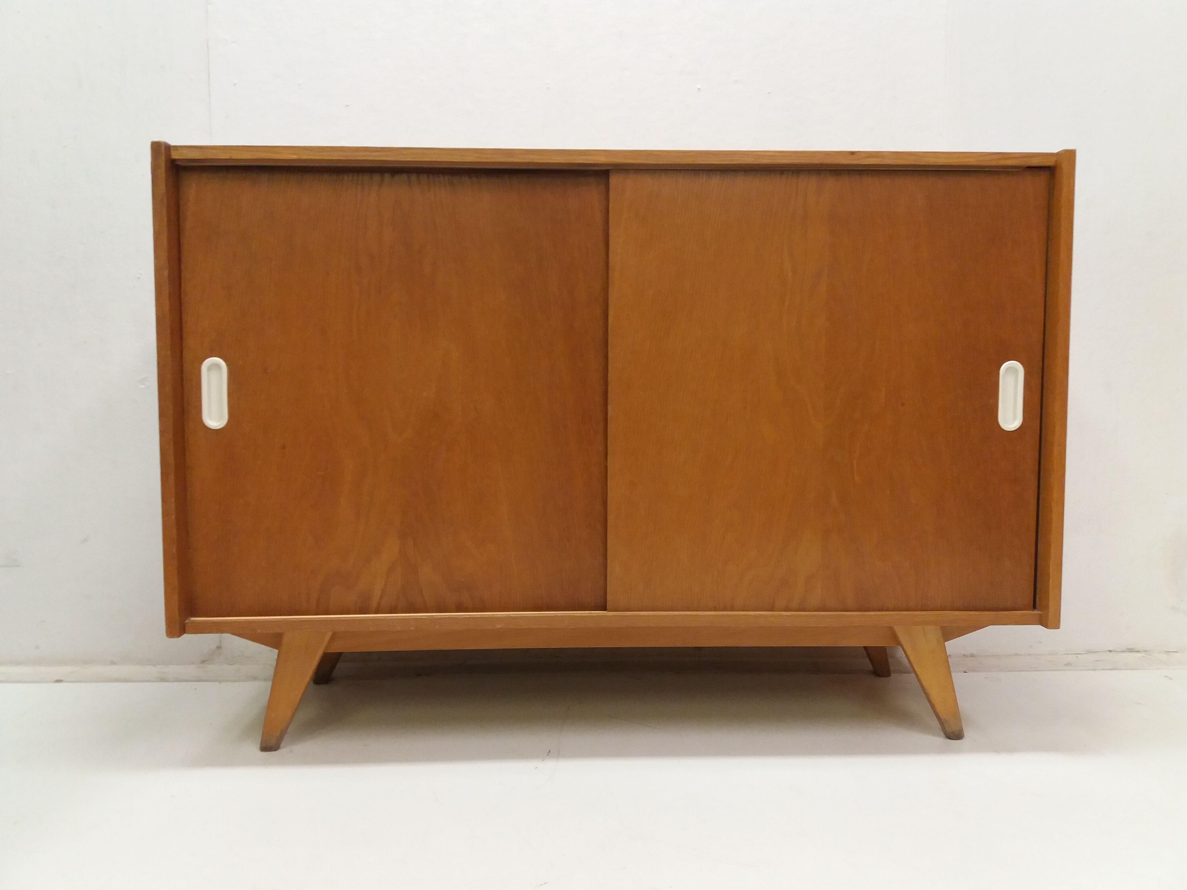 Oak chest of drawers Jiroutek, Czechoslovakia 1960