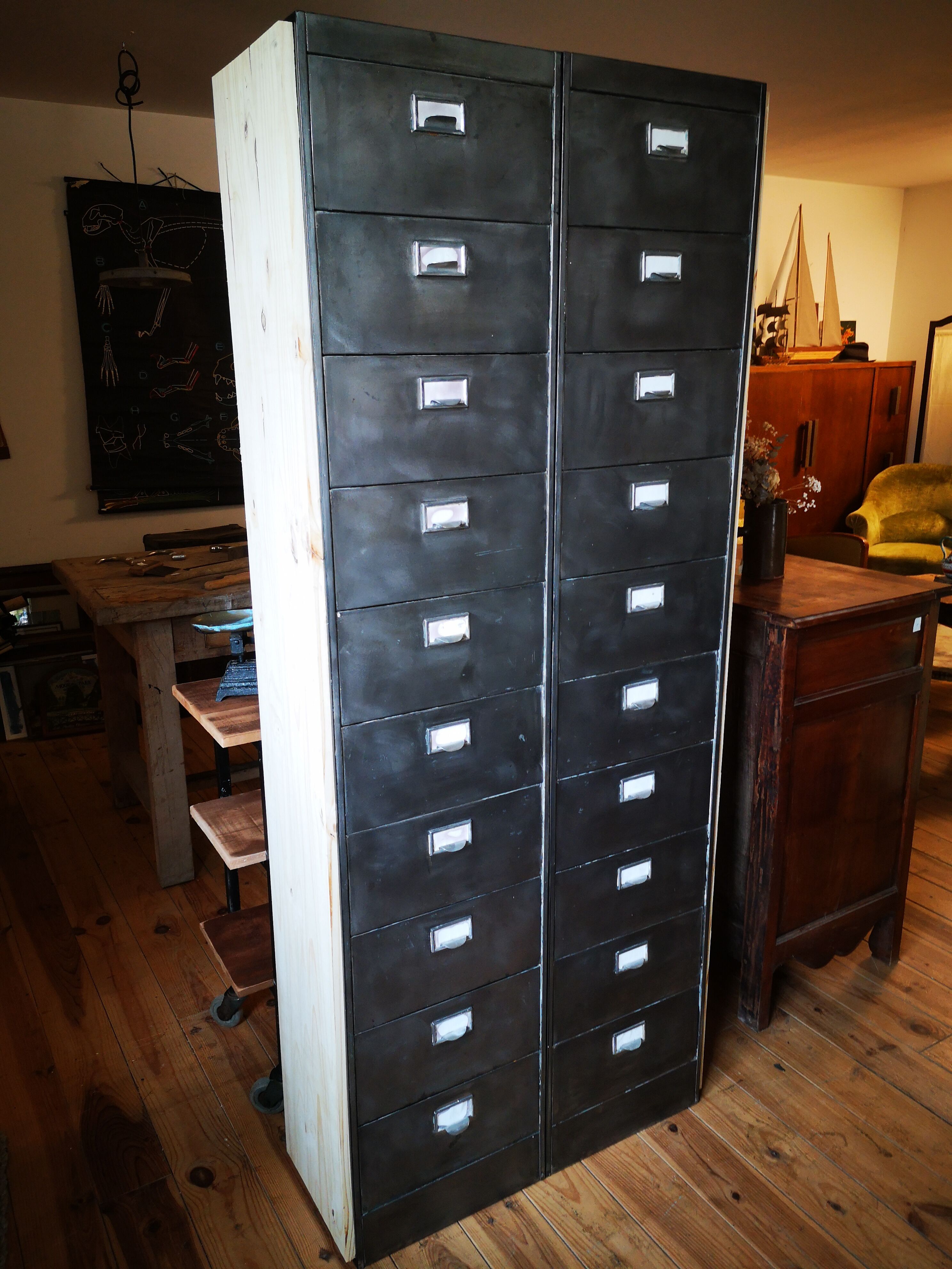 Metal locker column 20 waxed pickled valves dressed in wood