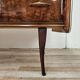 Commode en noyer avec dessus en verre double.