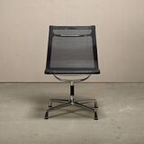 Eames Aluminum Group EA106 Dining Chairs in Black Netweave Mesh, Vitra