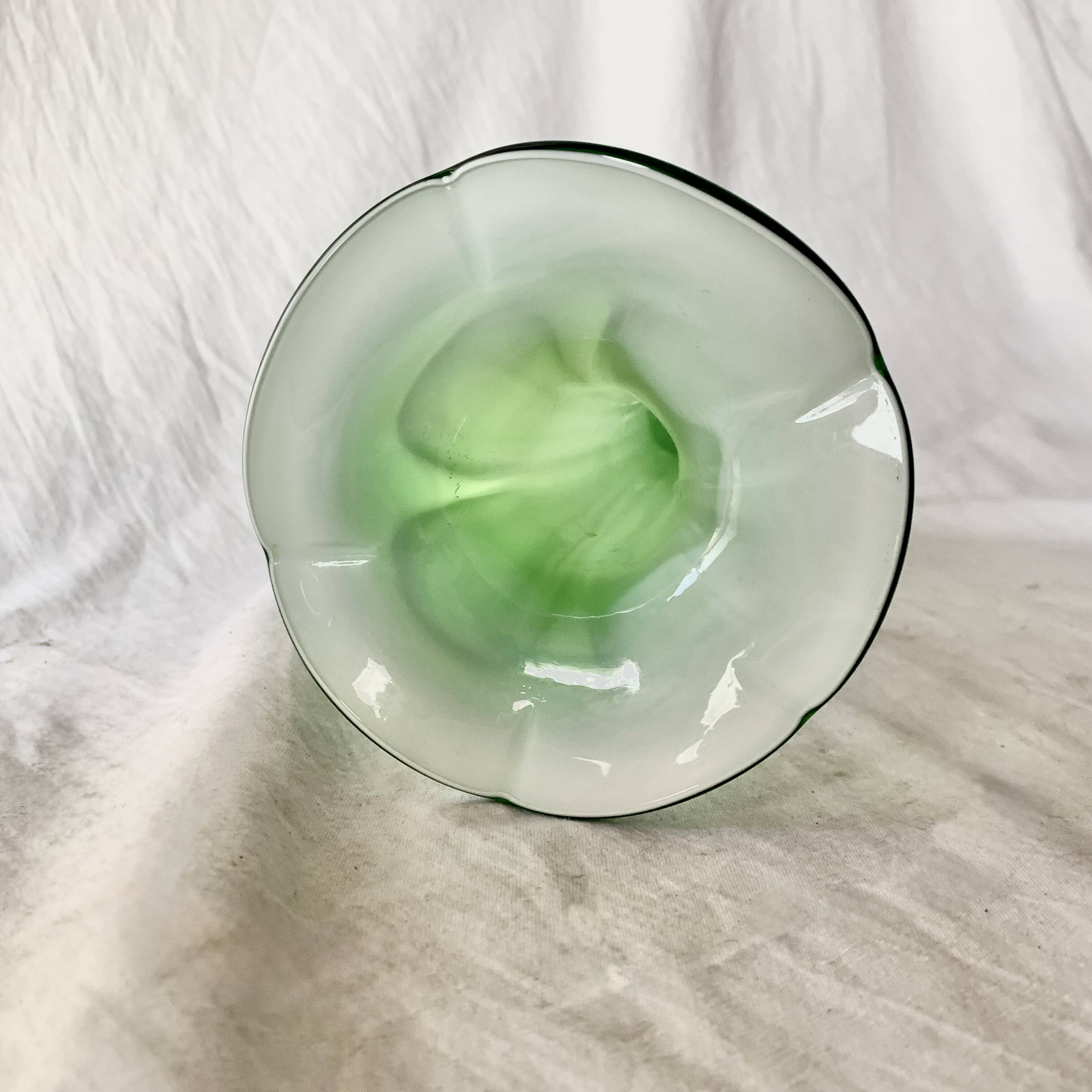 Vase soliflore vintage en verre soufflé vert - 43 cm