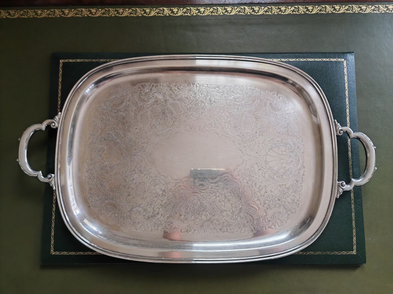 Georgian Court silver metal top