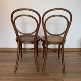 Pair of Thonet chairs model n° 10 of the 1890s in curved wood