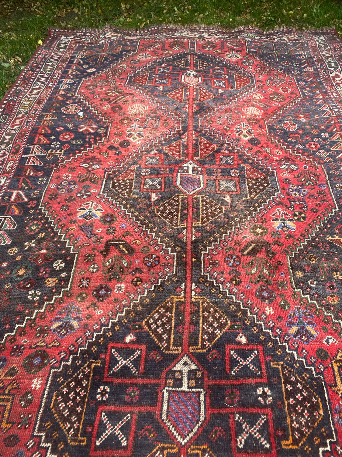 Large Iranian carpet, 100% wool, handwoven, very good condition.