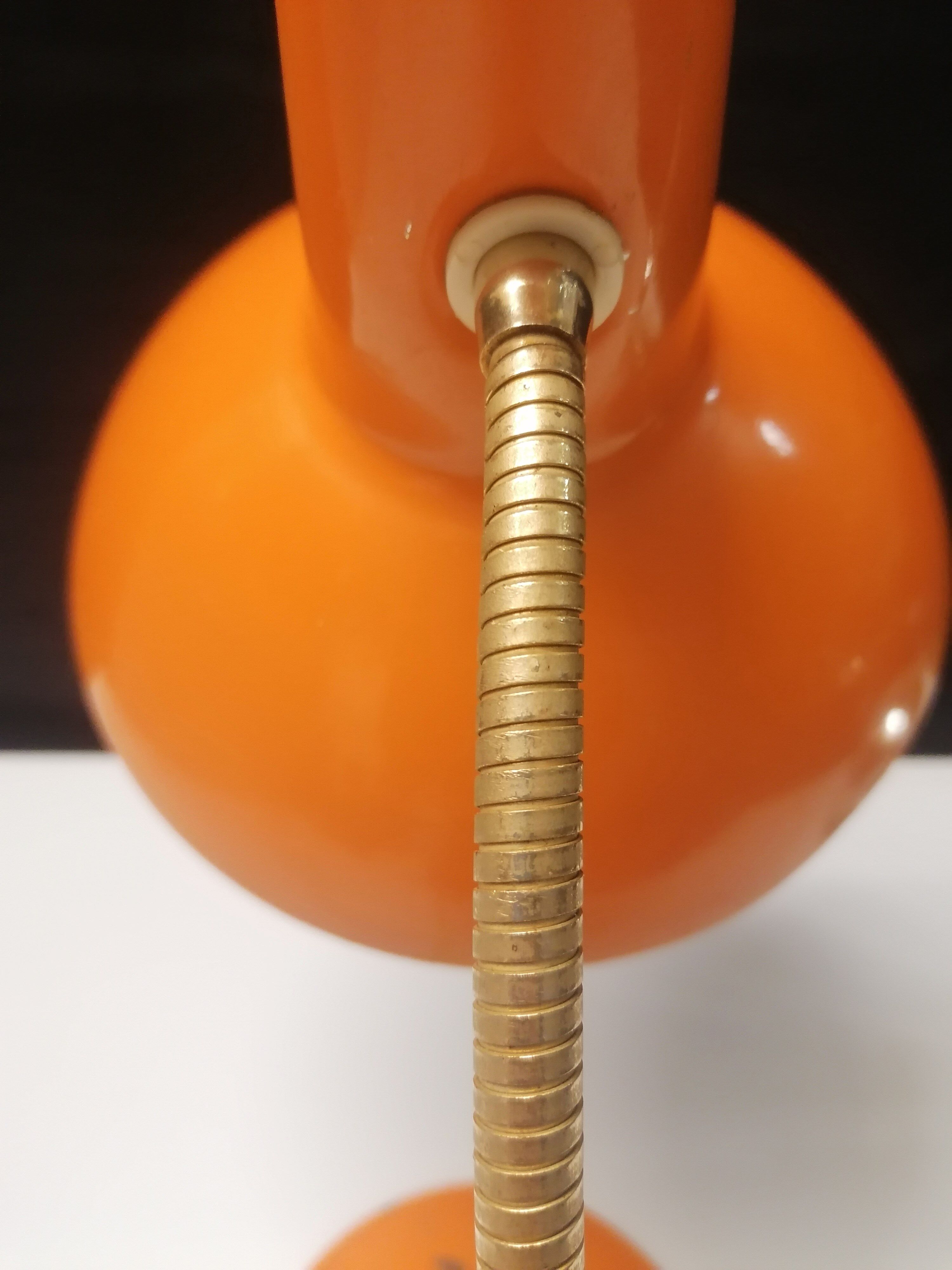 Lampe de bureau vintage - métal laqué orange - 1970