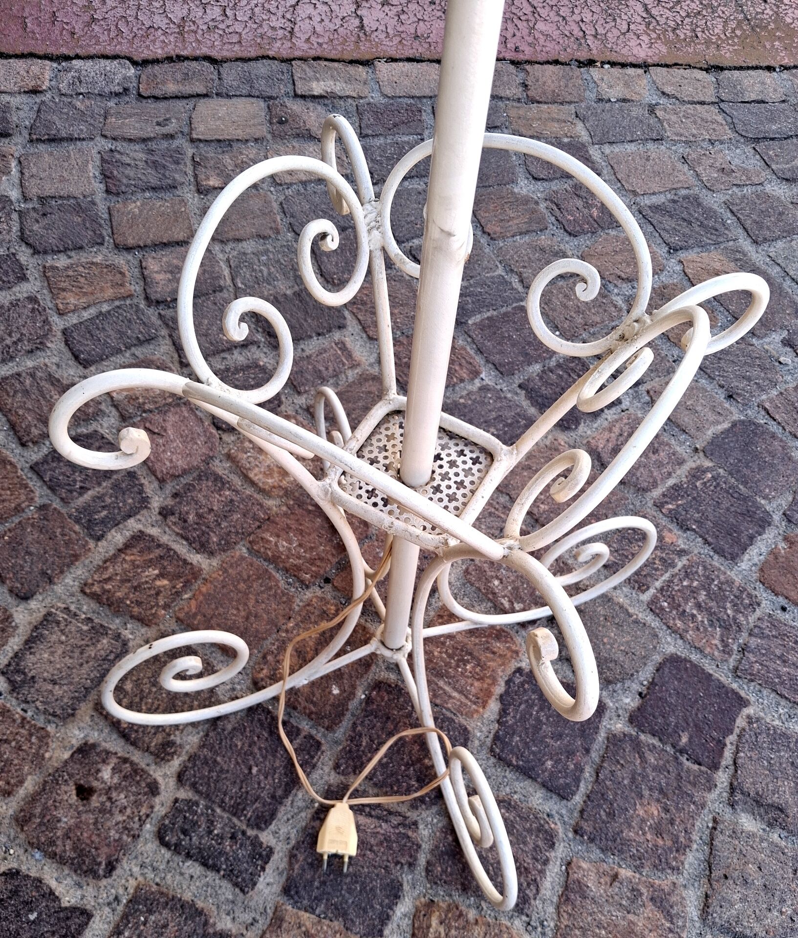 Veranda, terrace or garden floor lamp, in wrought iron, vintage.