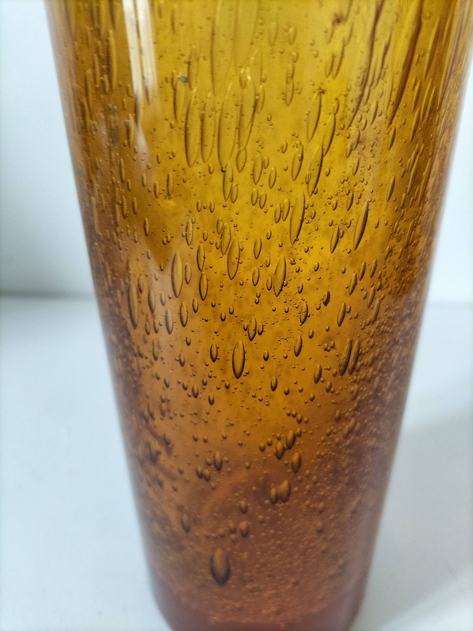 Grand vase bullé