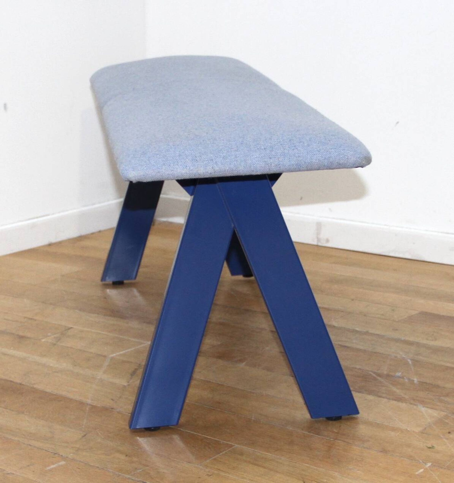 Paire de bancs design Peak Bench, Johanson