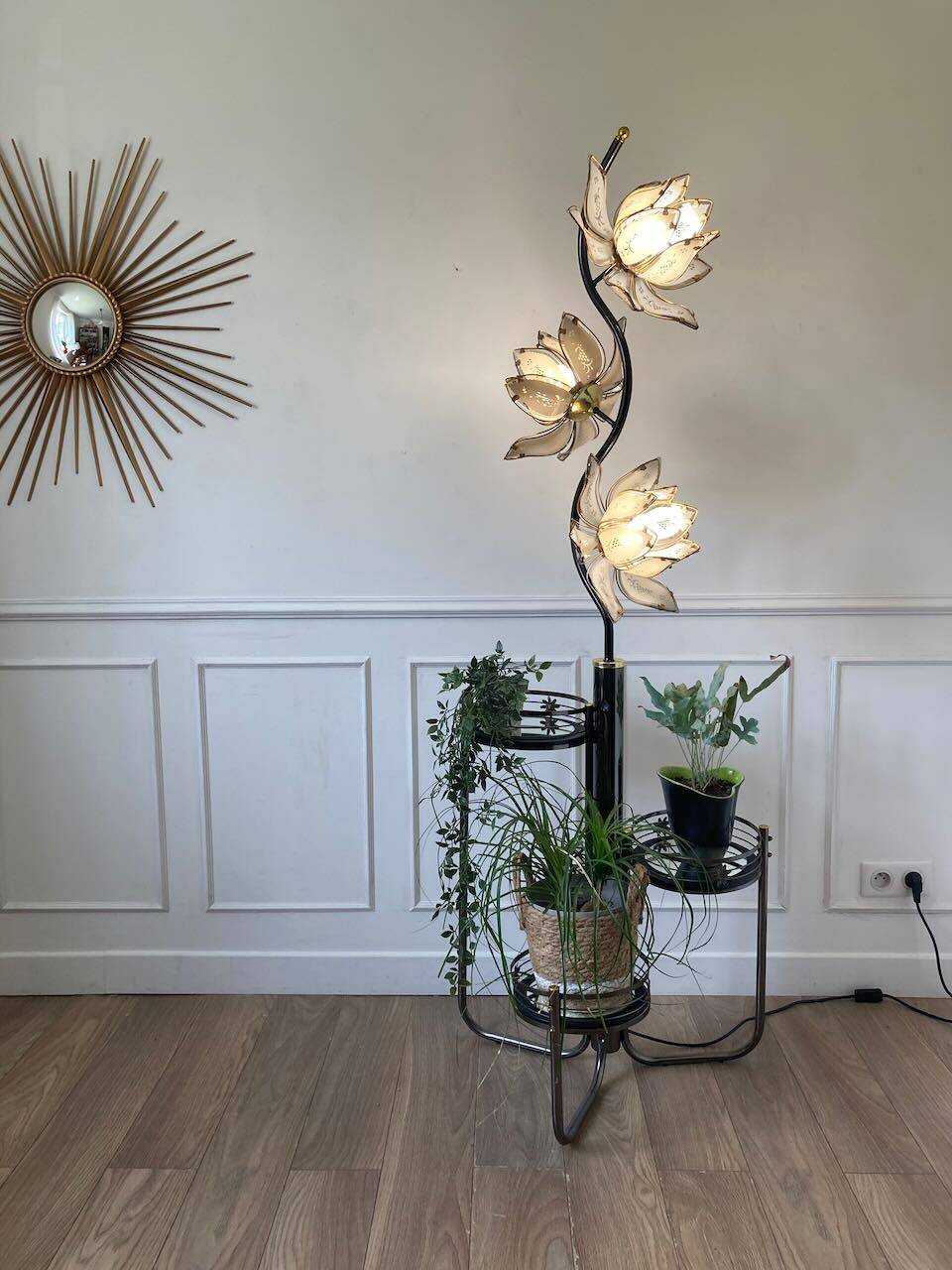 Lotus floor lamp 90s black and gold