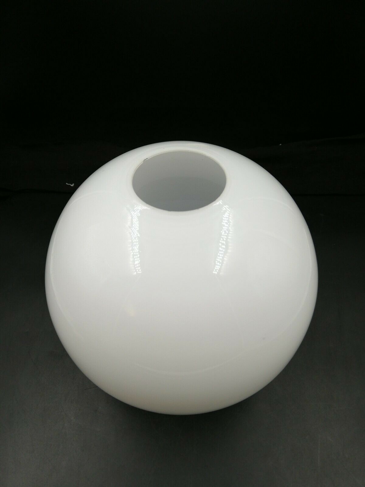Globe in white opaline