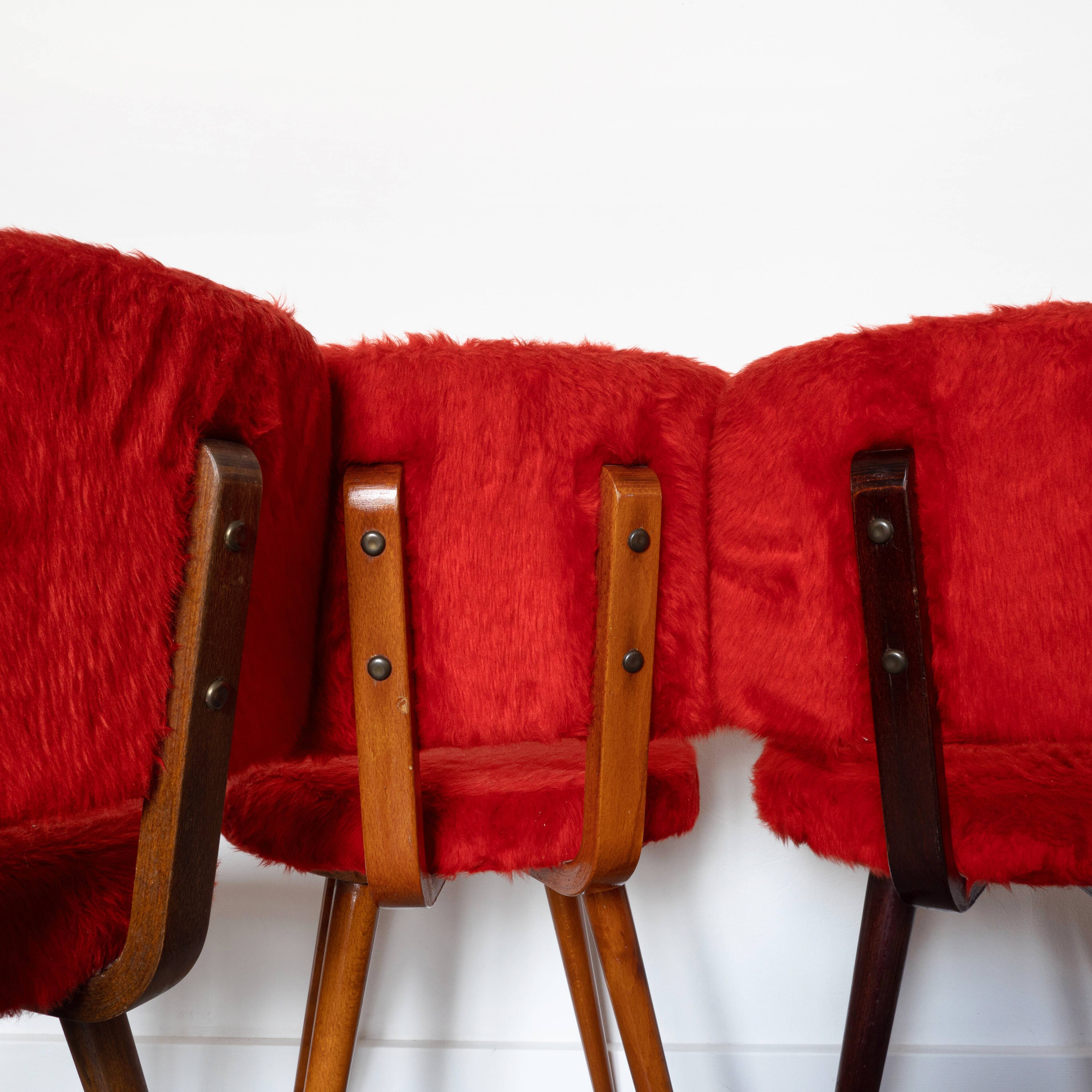 Set of 5 wooden chairs with red Pelfran moumoute