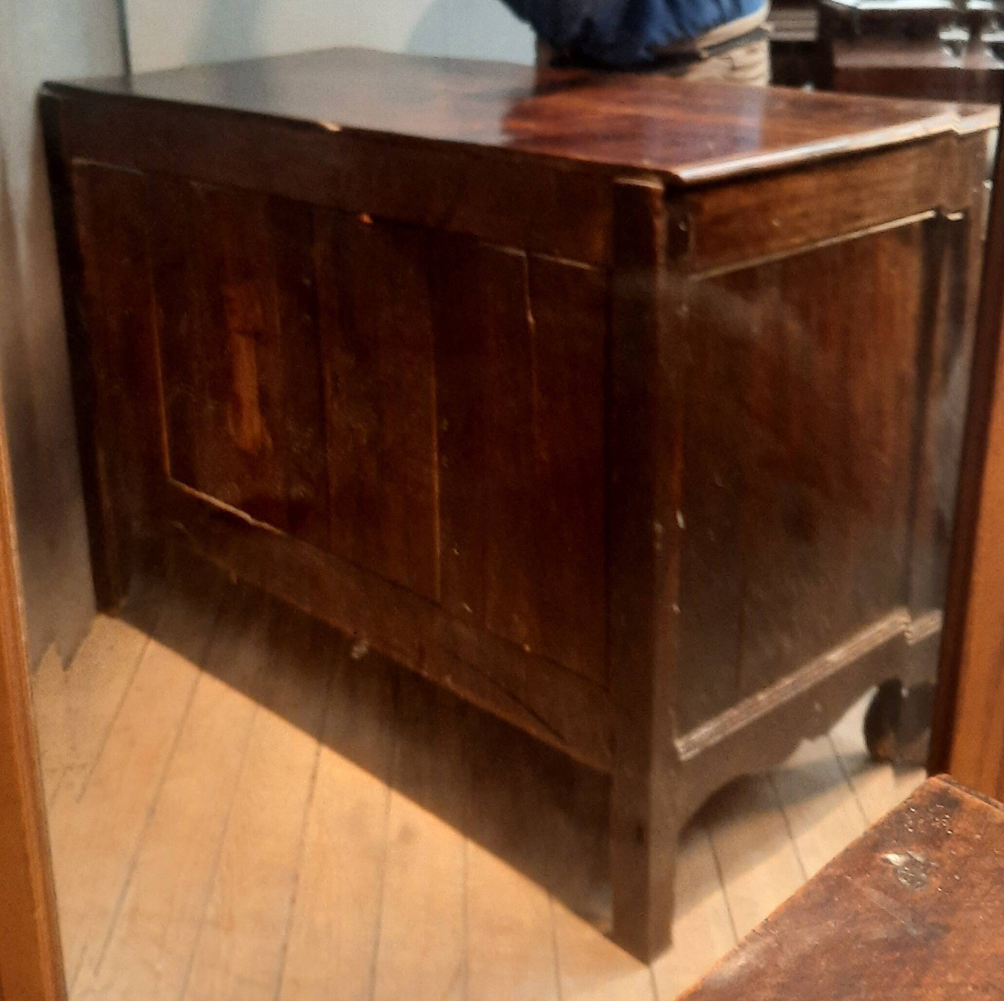 Commode d epoque Louis XV en bois massif