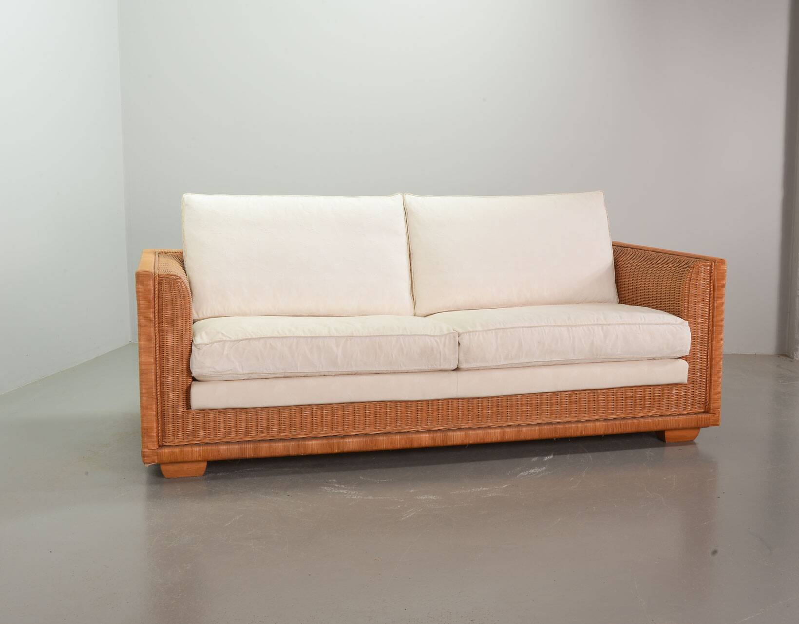 Luxurious Italian Gasparucci Reed White Lounge Greenhouse Sofa. Italy, 1980
