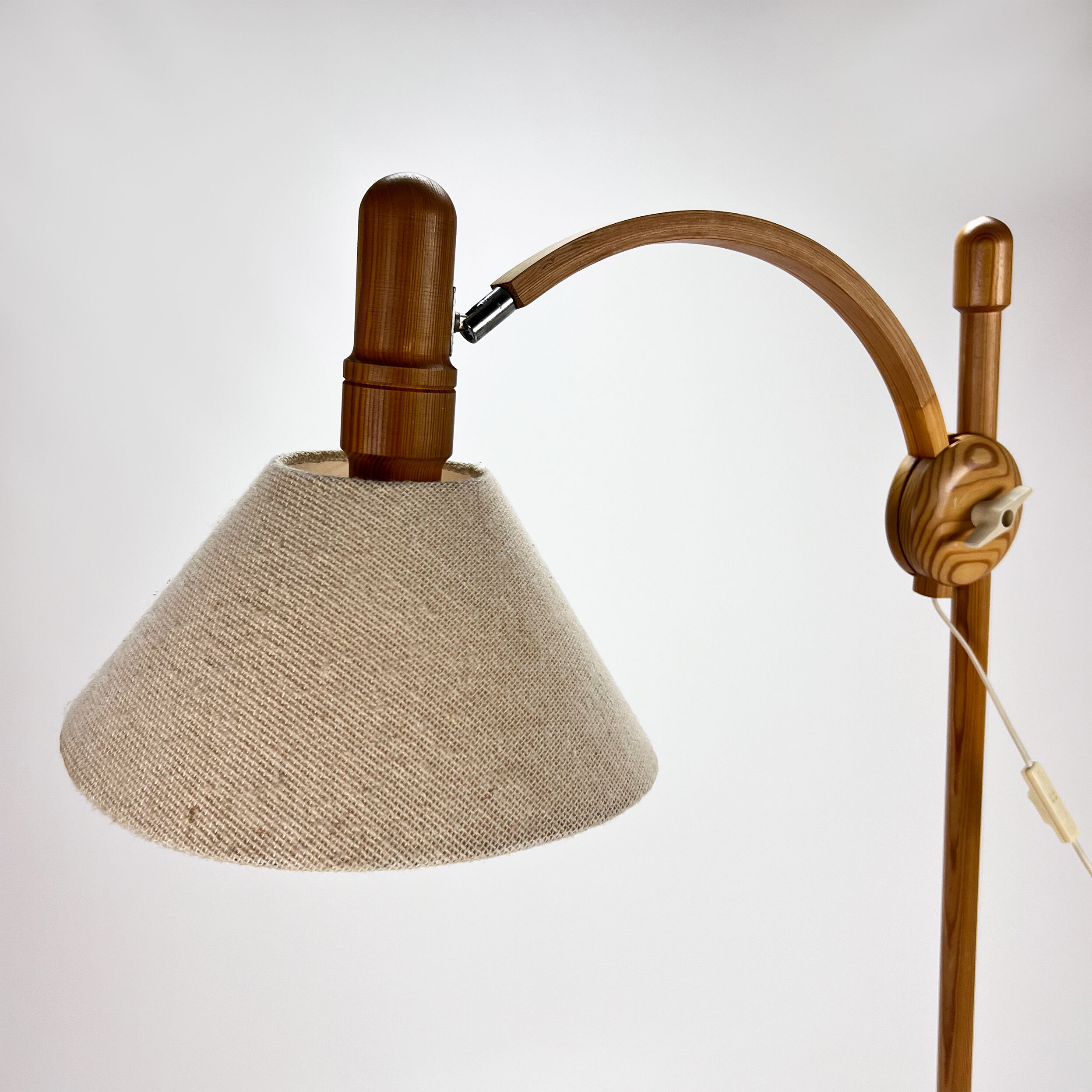 Adjustable pinewood floorlamp, 1970s
